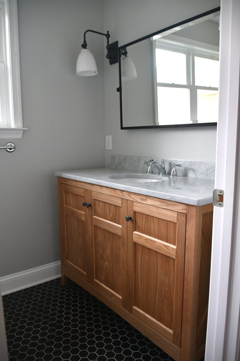 Bright cheery bathroom in a new home or after a remodel that is very inviting to guest.